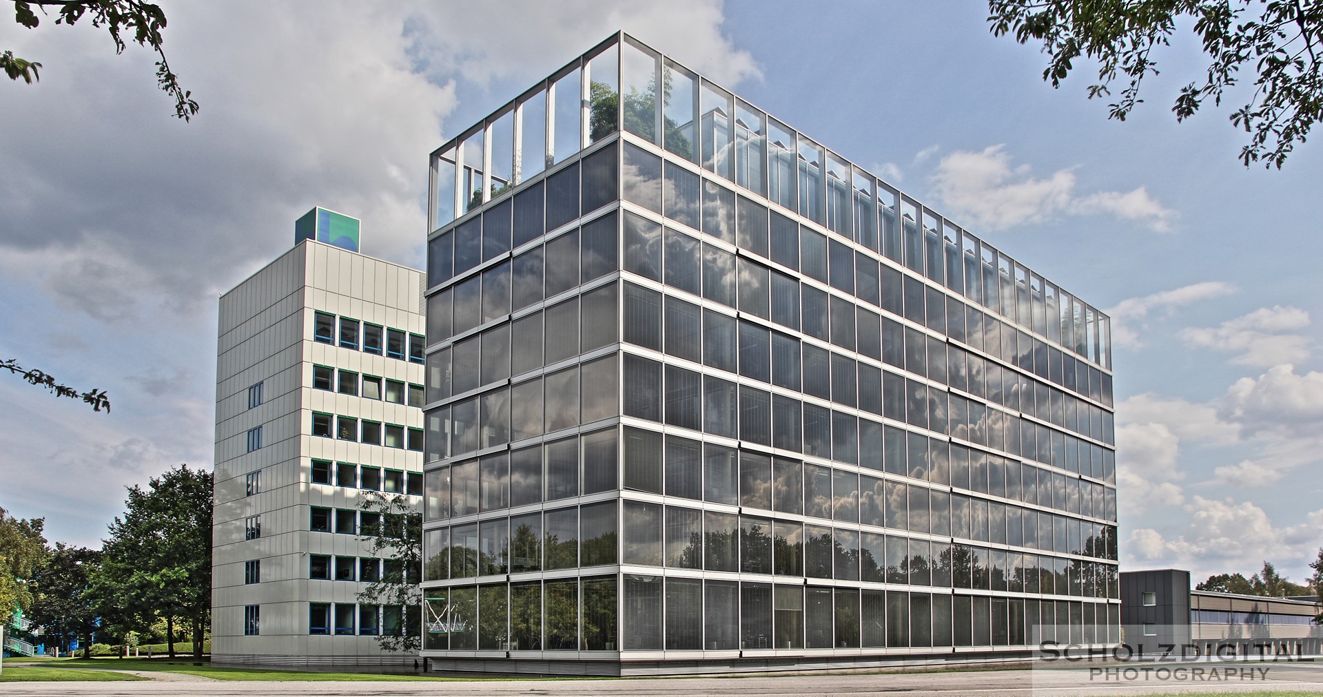 VHDR Bild / Aufnahme Verwaltungsgebäude der Gelsenwasser Gelsenkirchen - HDR Aufnahme