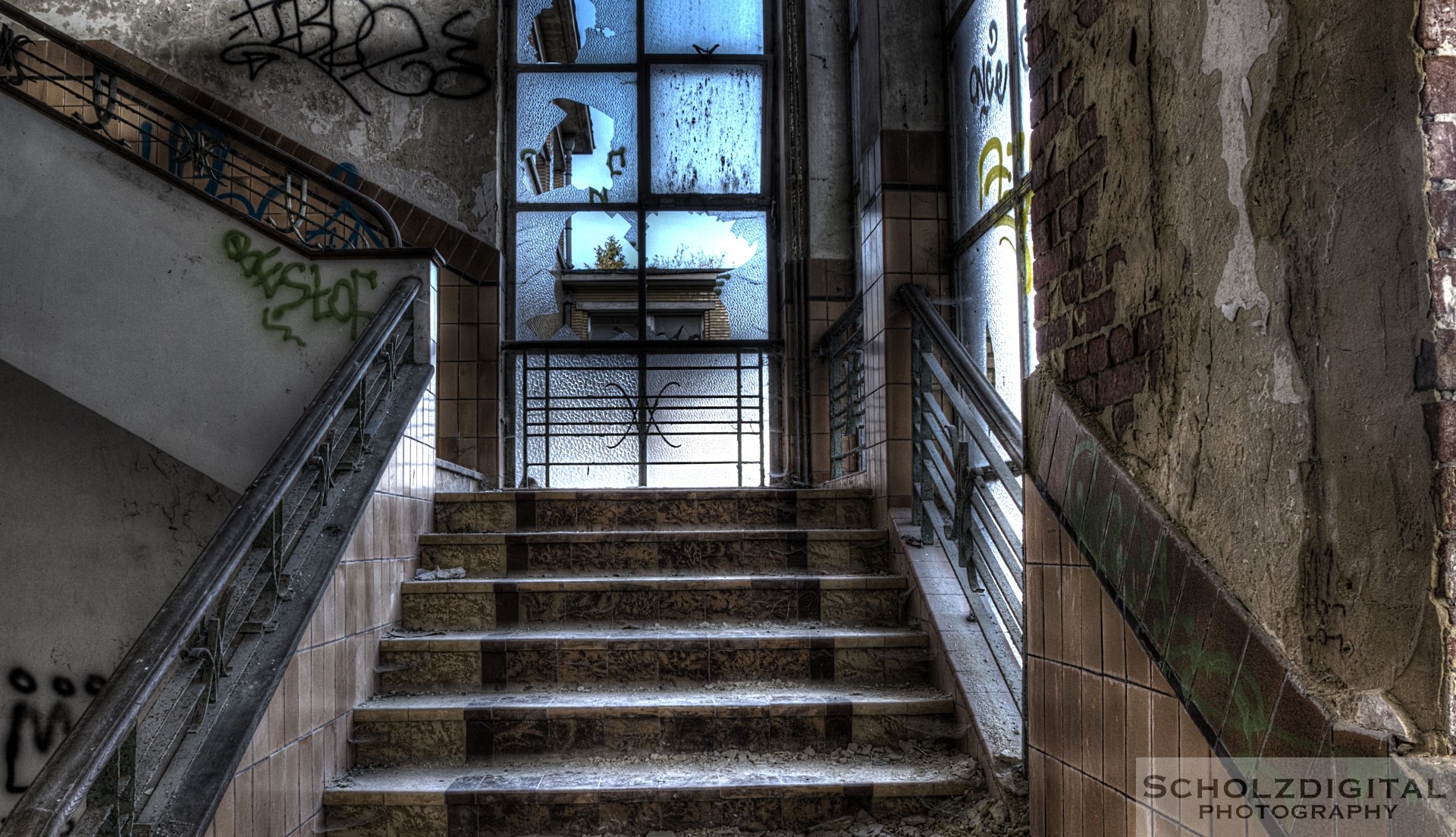 HDR Decay Urban Hospital