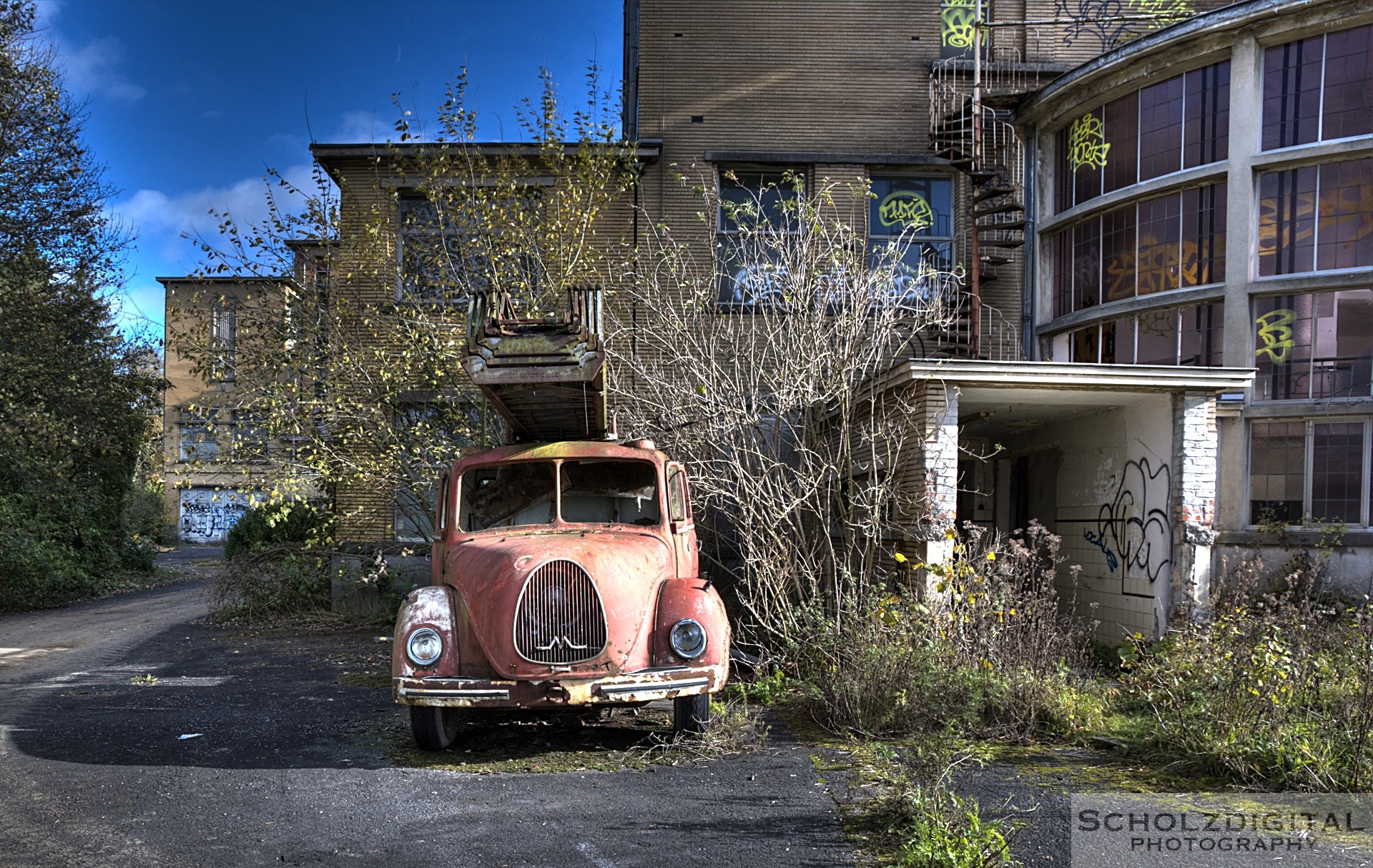 HDR Decay Urban Hospital