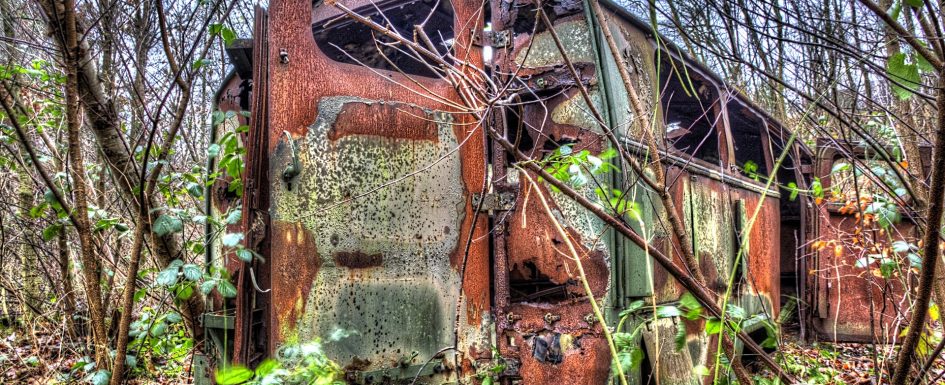 HDR Aufnahmen Lost Place Fahrzeugwrack