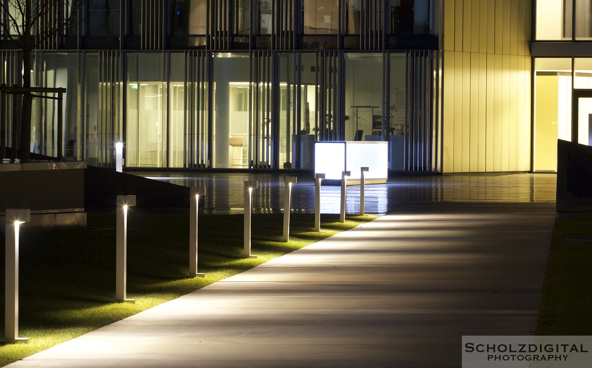 Nachtaufnahme im ThyssenKrupp Quartier in Essen