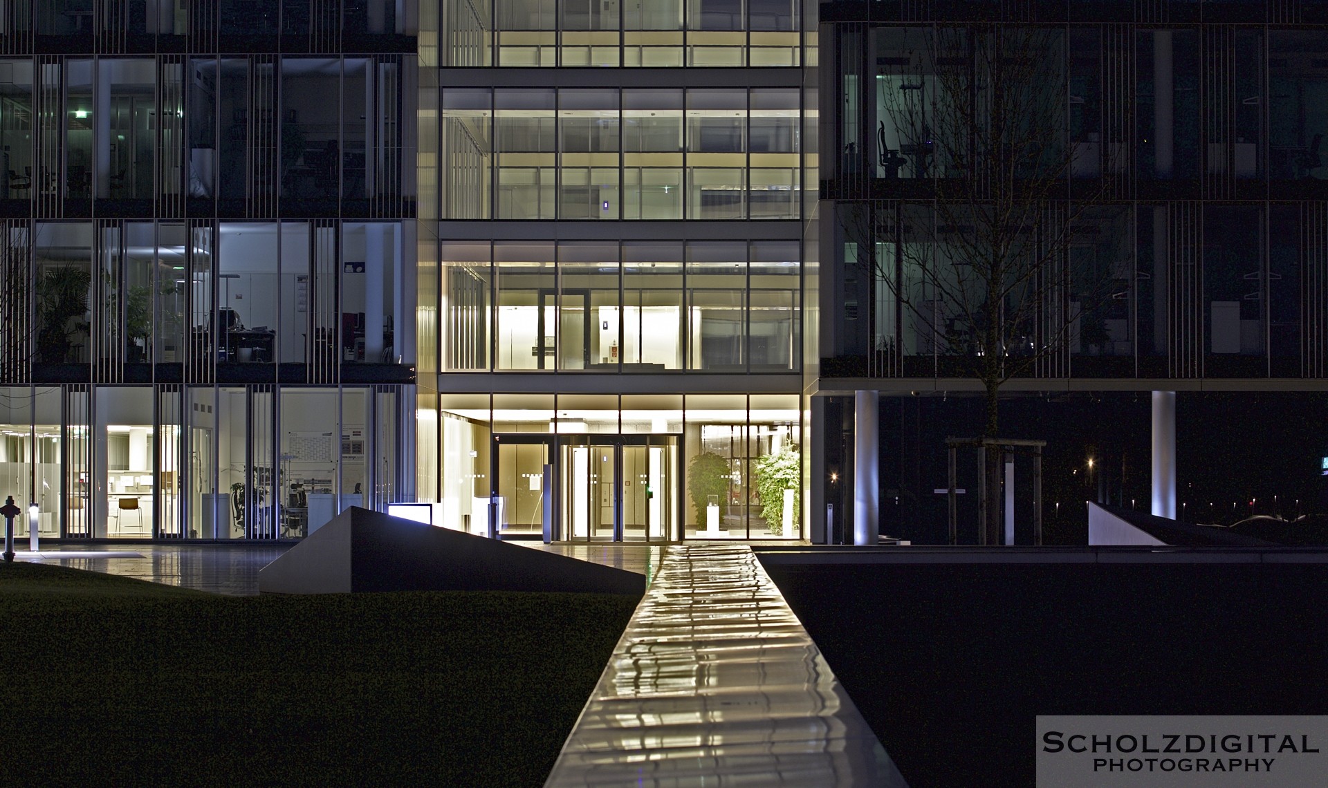 Nachtaufnahme im ThyssenKrupp Quartier in Essen