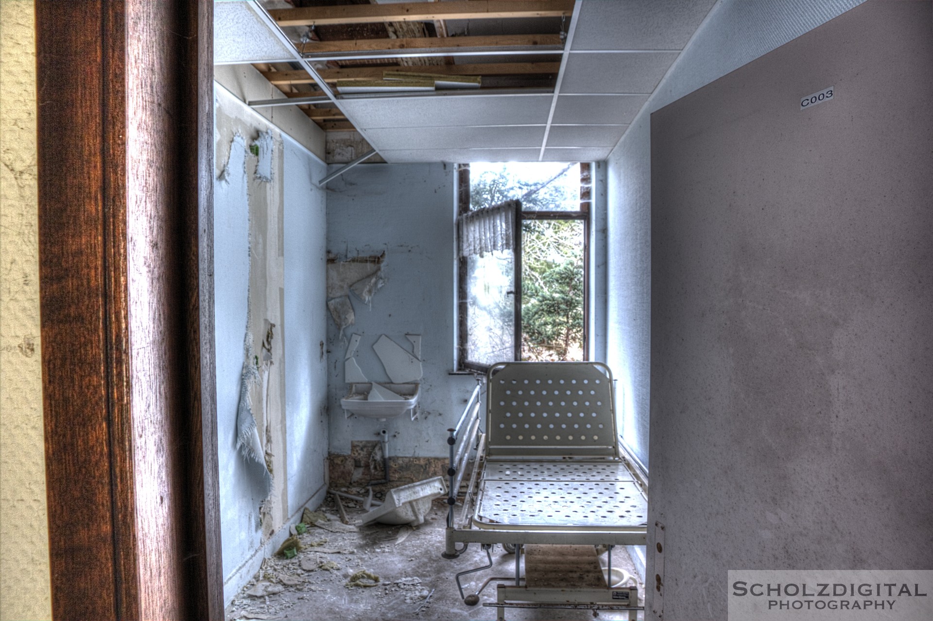Krankenzimmer in einem verlassenen Altenheim