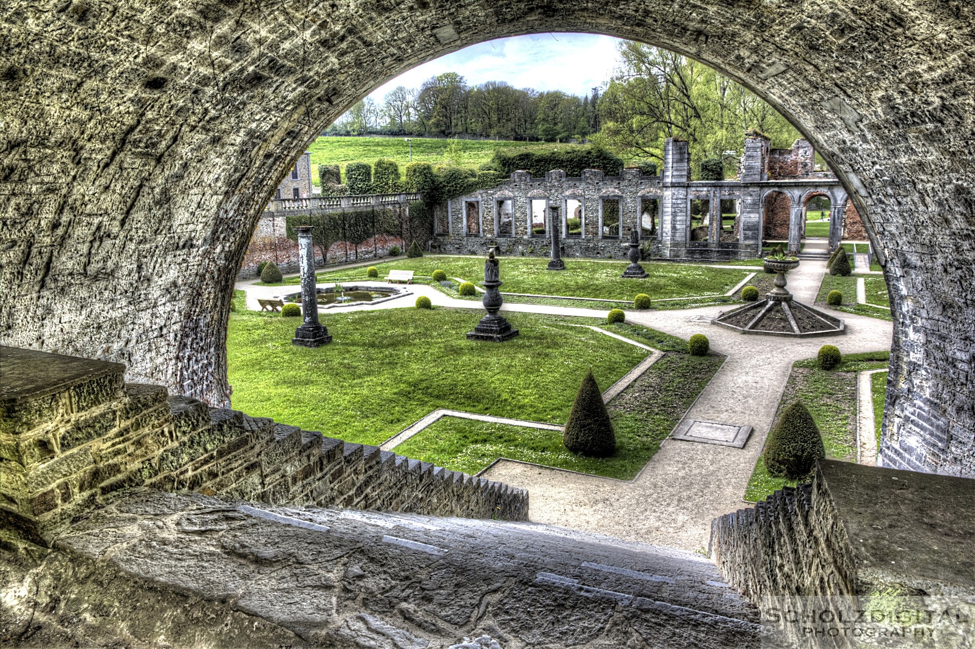 Blick auf die terrassenförmig angelegten Gärten