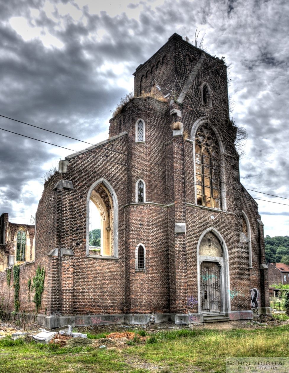 Kirchenruine in Belgien