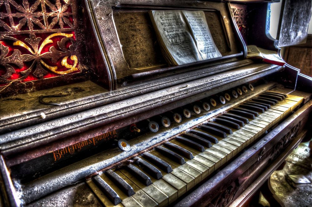 Piano - urban exploration