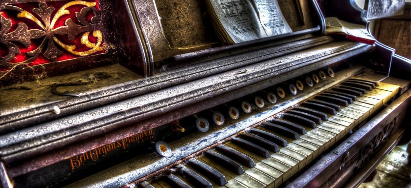 Piano - urban exploration