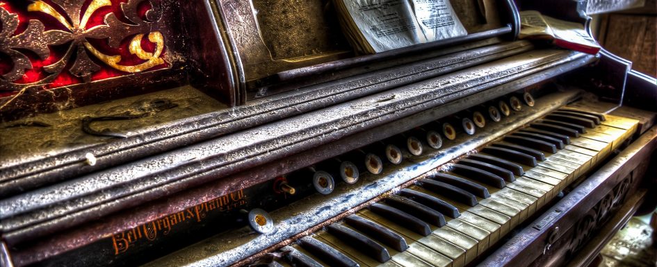 Piano - urban exploration