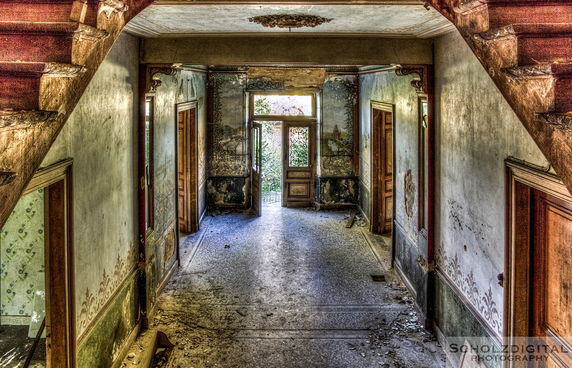 Eingangsbereich eines verlassenen Chateaus