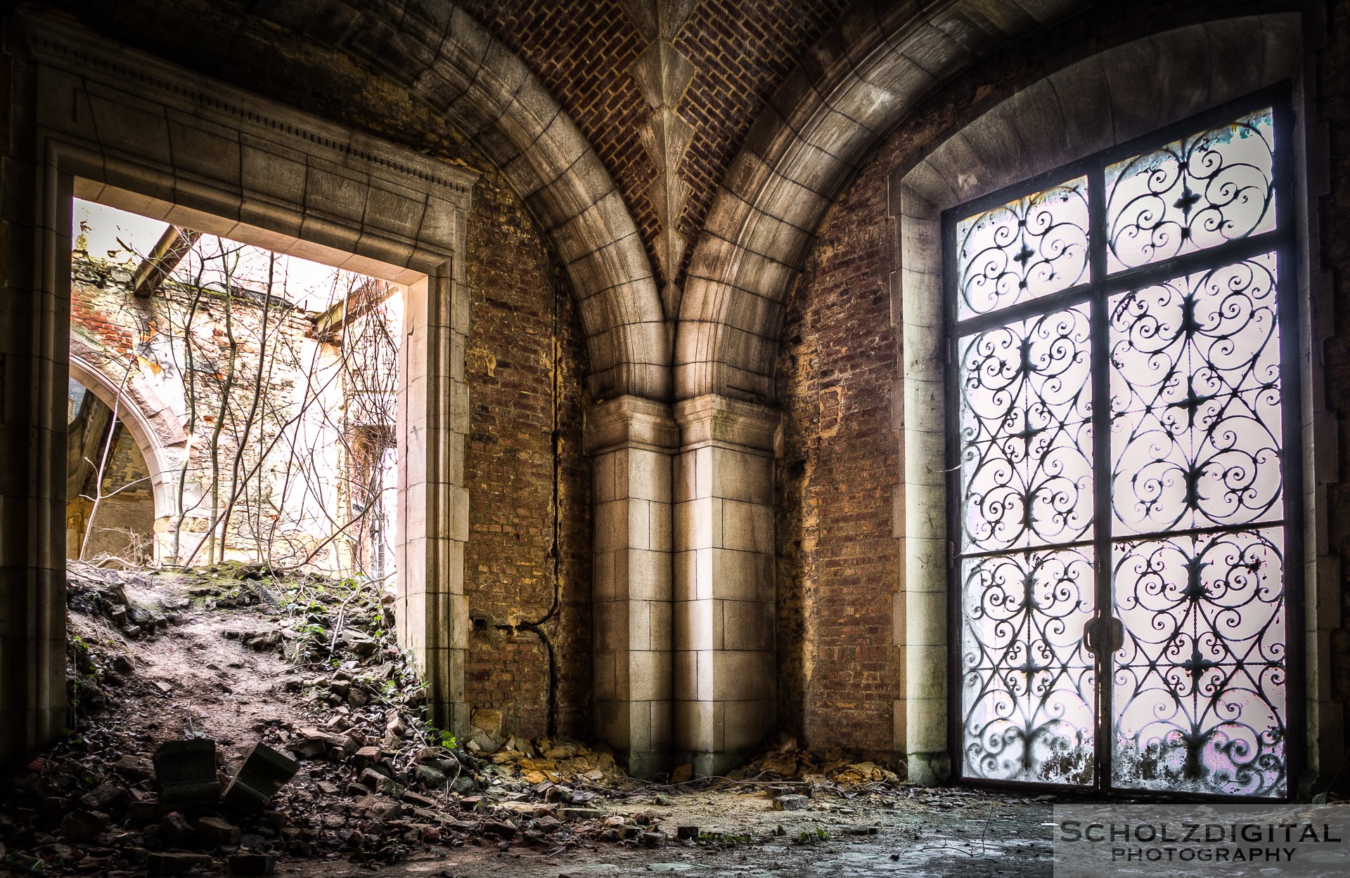 Eingangsbereich in einem verlassenen Chateau
