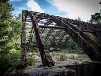 Fliegerhorst mit Rundbogenhalle