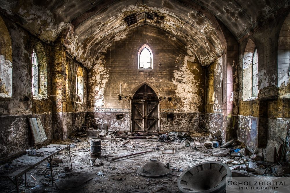 Dust Church HDR Lost place