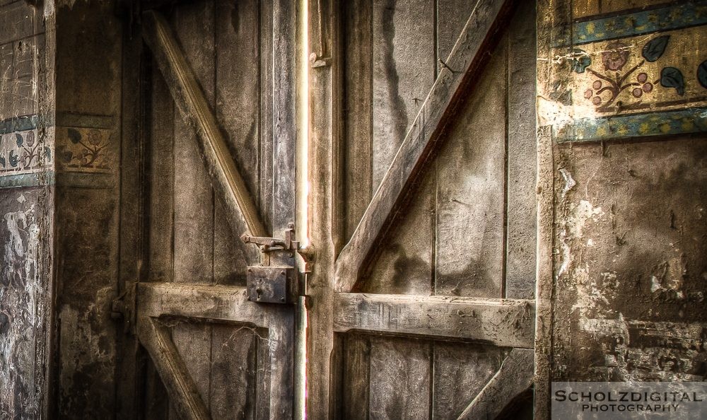 Dust Church HDR Lost place