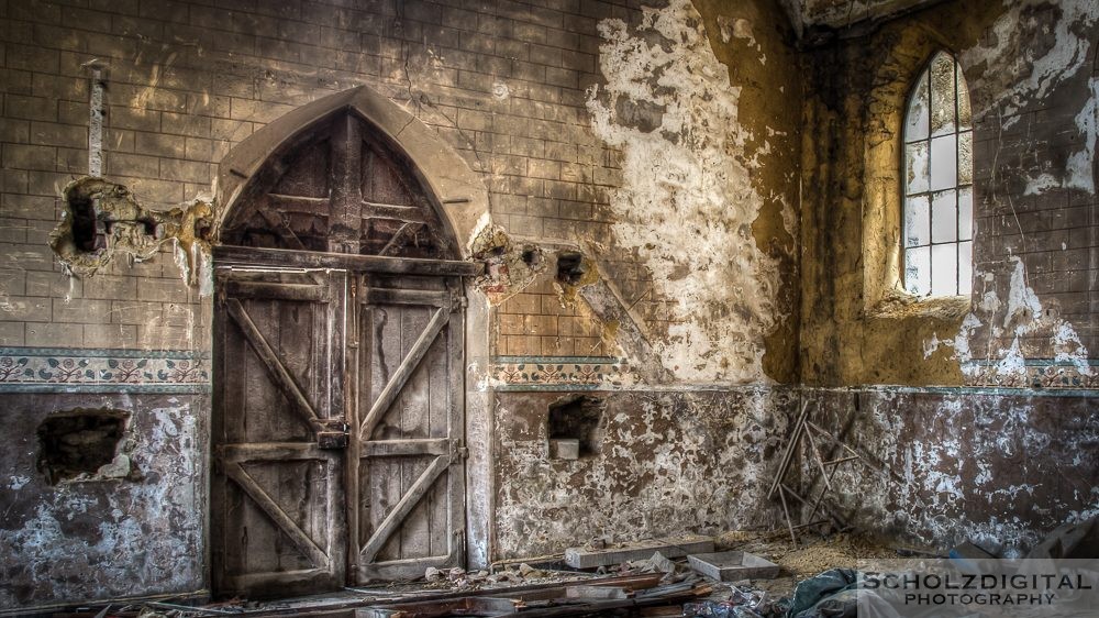 Dust Church HDR Lost place