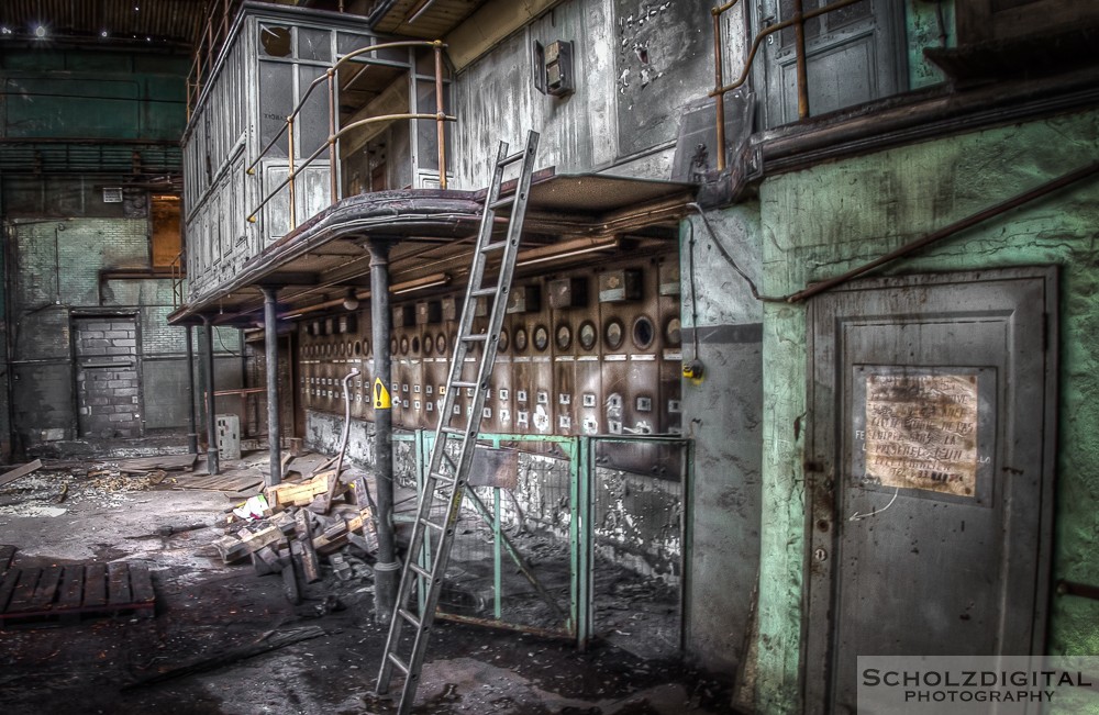 Urbex - Lost Place -HDR -Mold Bureau