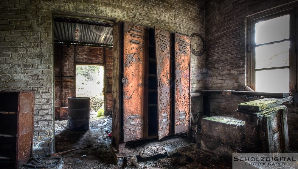 Urbex - Lost Place -HDR -Mold Bureau