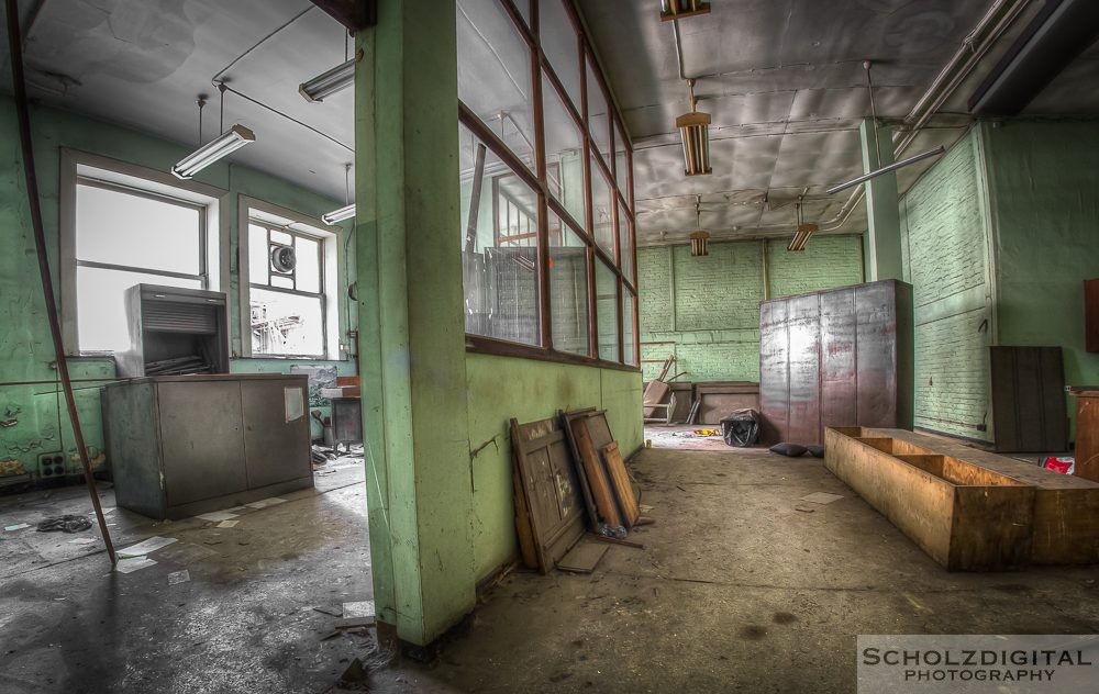 Urbex - Lost Place -HDR -Mold Bureau