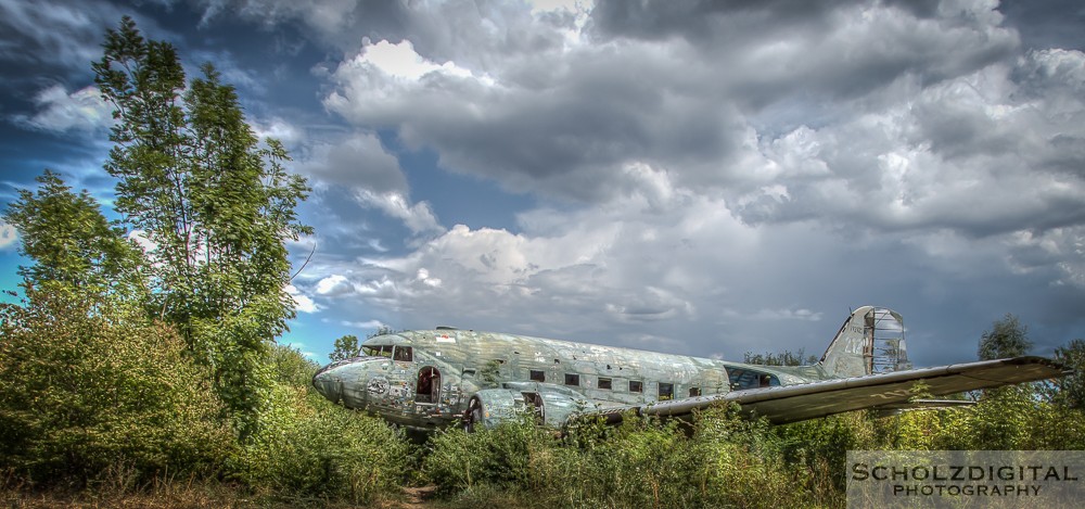 Abandoned Airplane - verlassenes Flugzeug Lost Place Urbex