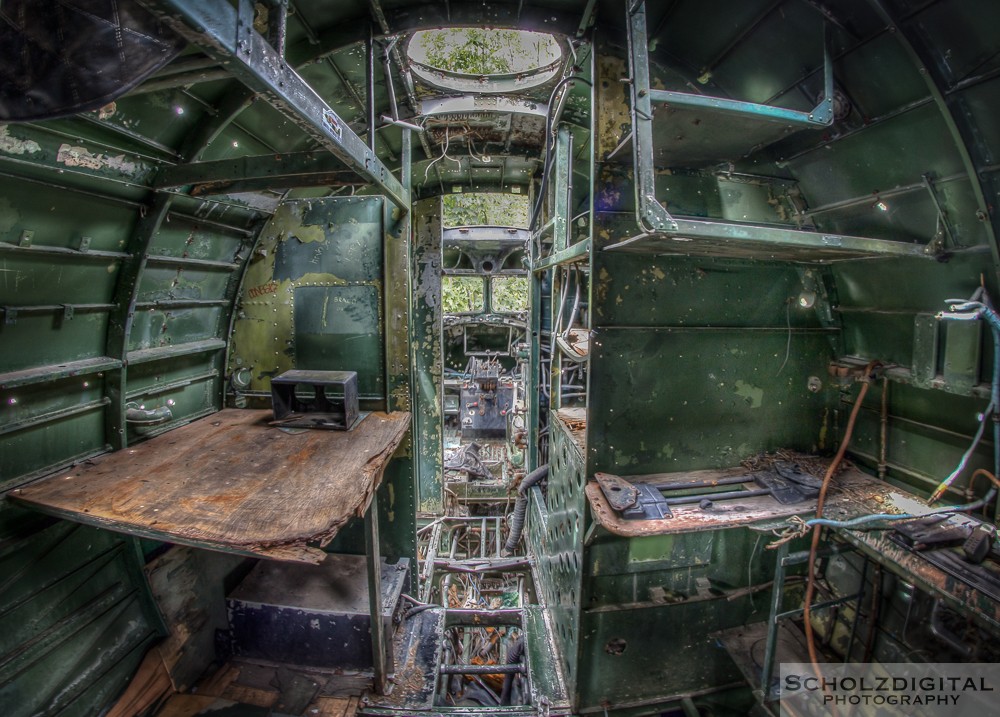 Abandoned Airplane - verlassenes Flugzeug Lost Place Urbex