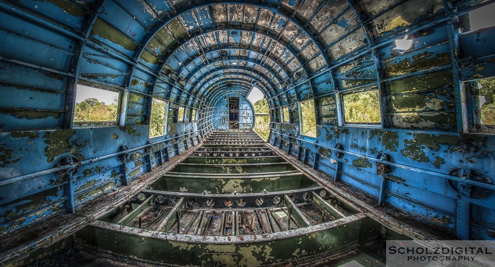 Abandoned Airplane - verlassenes Flugzeug Lost Place Urbex