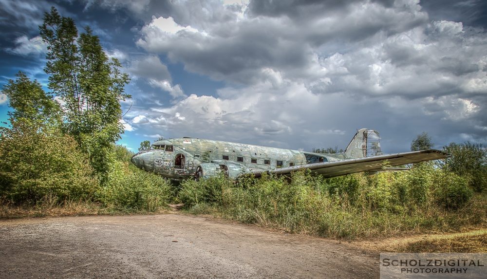 Abandoned Airplane - verlassenes Flugzeug Lost Place Urbex