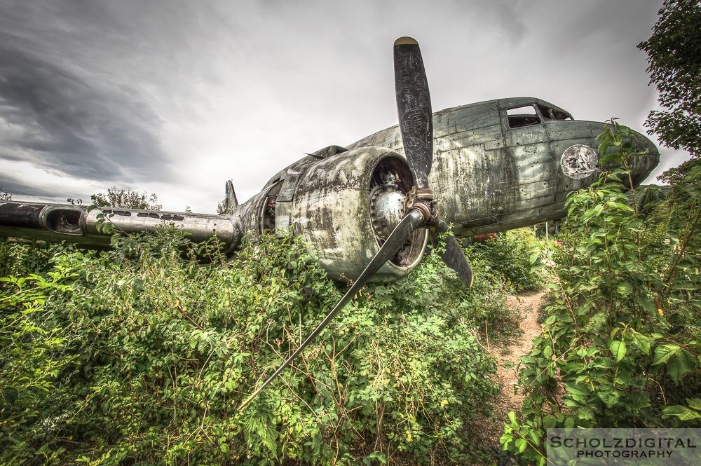 Abandoned Airplane - verlassenes Flugzeug Lost Place Urbex