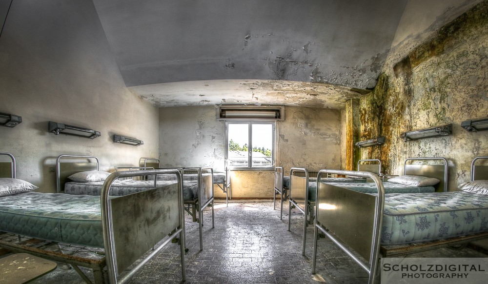 Green Hospital - Urbex Italy - Lost Place Colonia