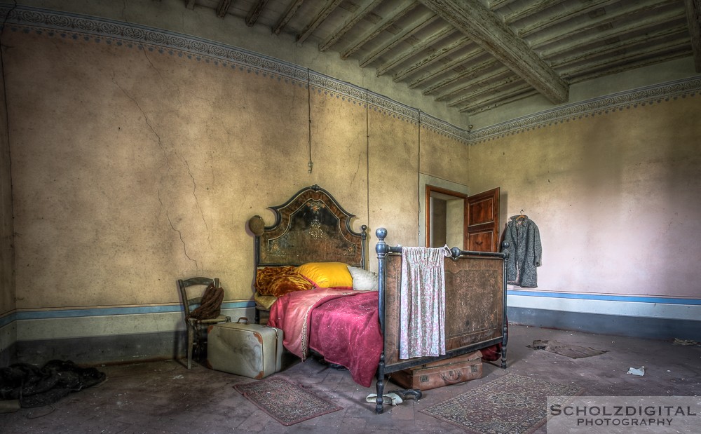 Villa EB - Urbex Italy - Lost Place