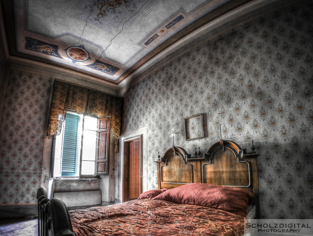 Villa EB - Urbex Italy - Lost Place