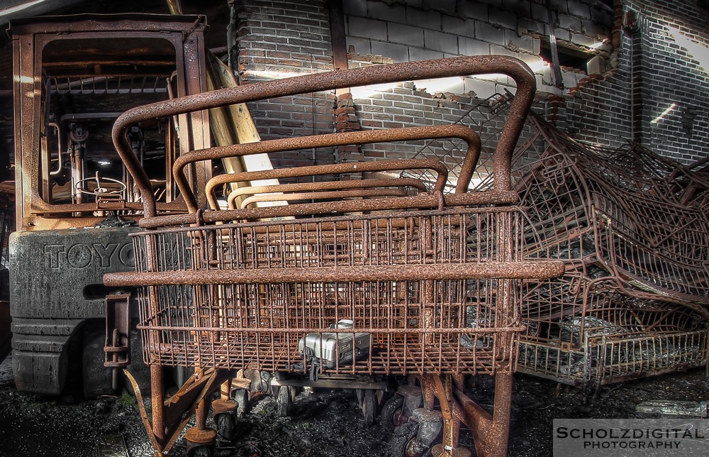 Burned Cars - Lost Place urbex Belgien