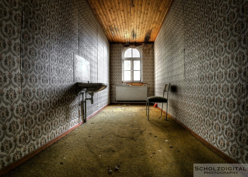 School of decay - verlassene Schule