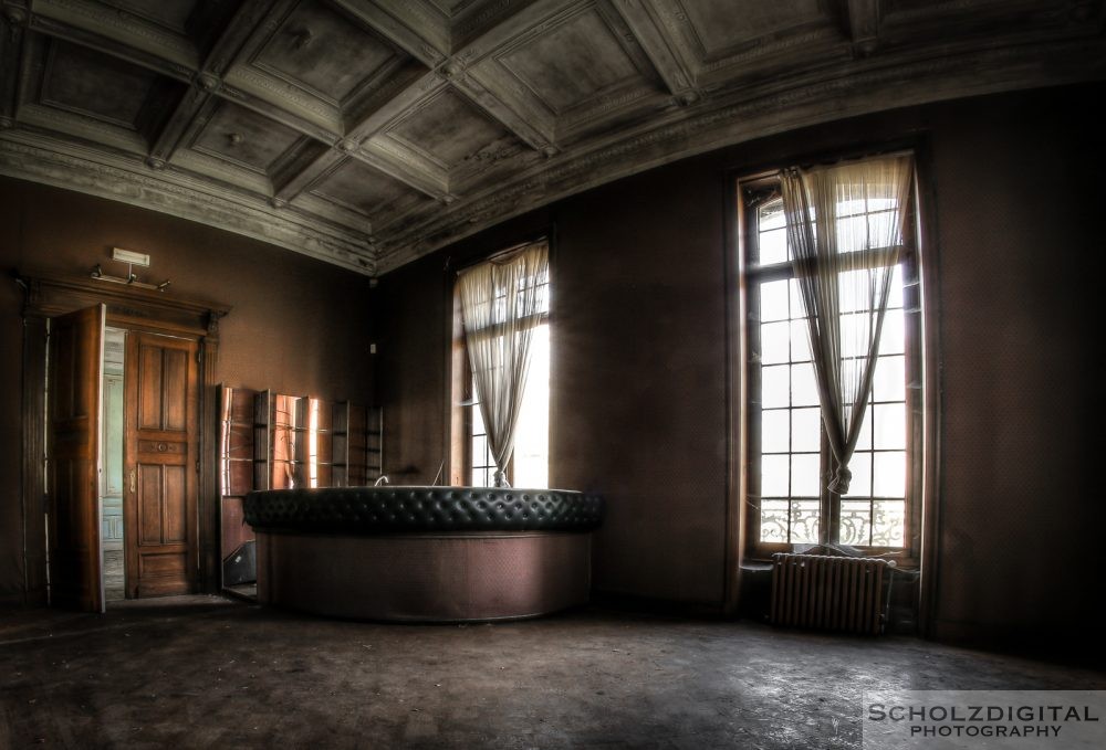 Chateau Cinderella Lost Place Abandoned Belgium Belgien verlassenes Schloss Urbex