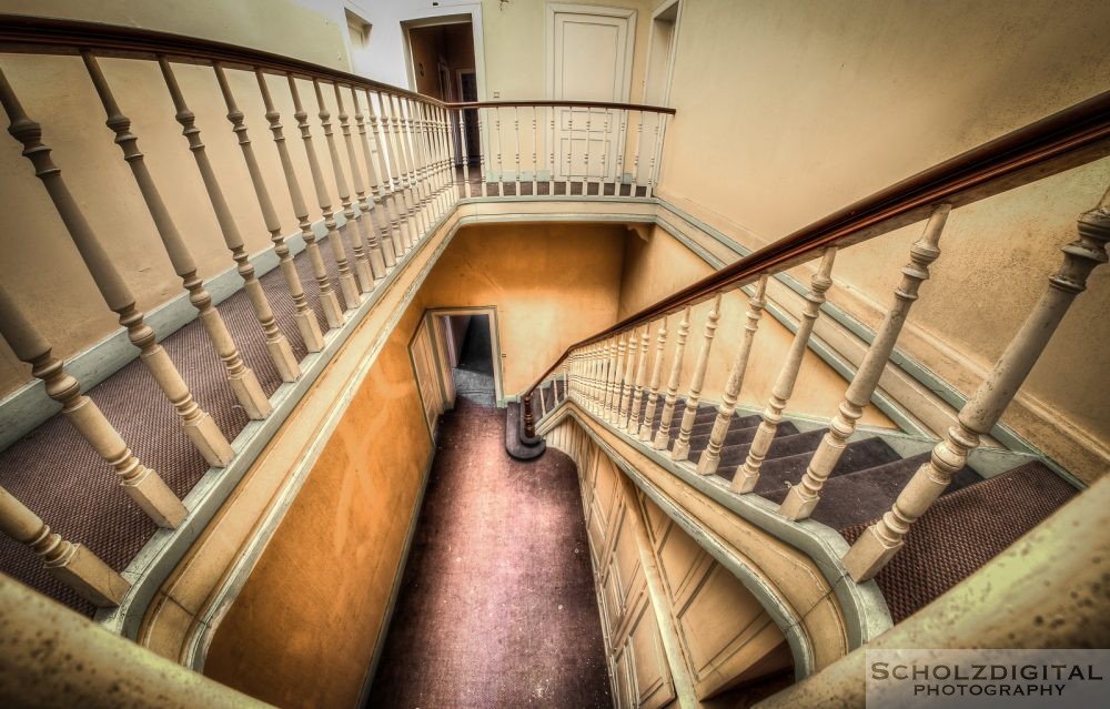 Chateau Cinderella Lost Place Abandoned Belgium Belgien verlassenes Schloss Urbex