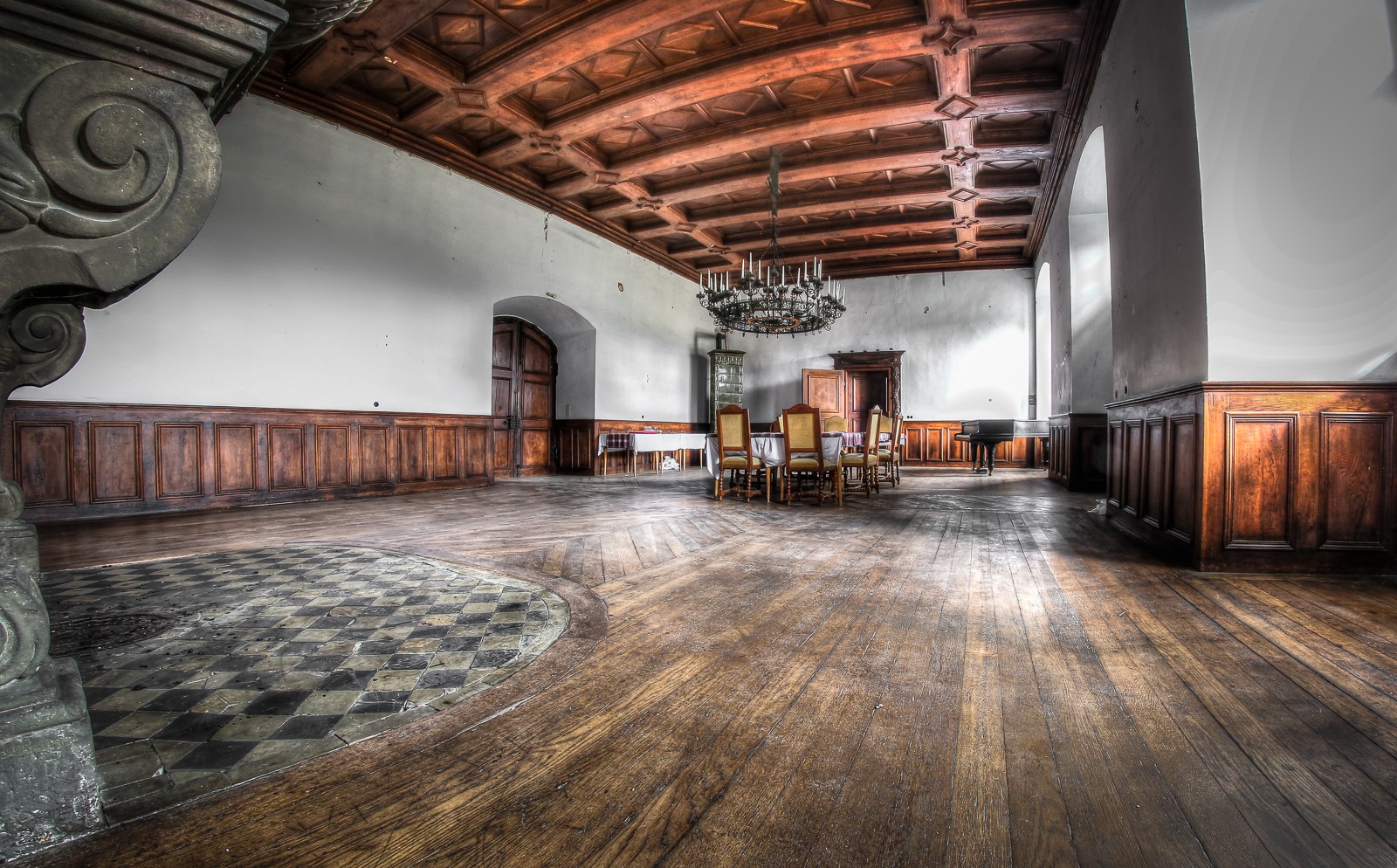 Ecole du chateau - Lost Place - urbex -verlassenes Schloss - abandoned HDR