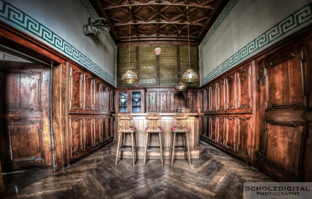 Ecole du chateau - Lost Place - urbex -verlassenes Schloss - abandoned HDR