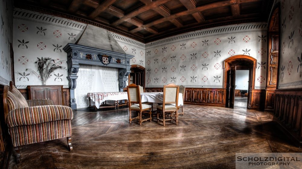 Ecole du chateau - Lost Place - urbex -verlassenes Schloss - abandoned HDR