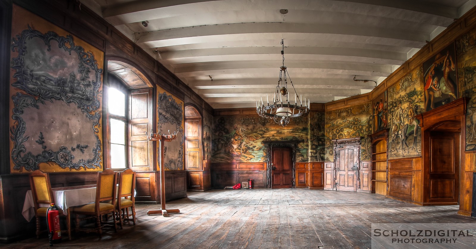 Ecole du chateau - Lost Place - urbex -verlassenes Schloss - abandoned HDR