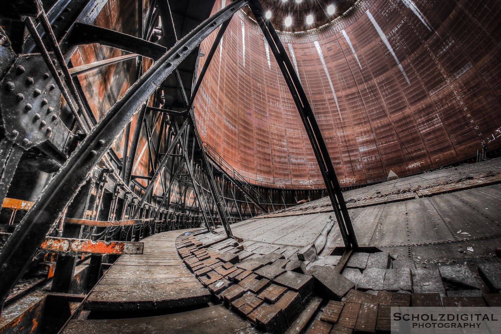 Gasometer Urbex Lost Place verlassener Ort Space Invaders