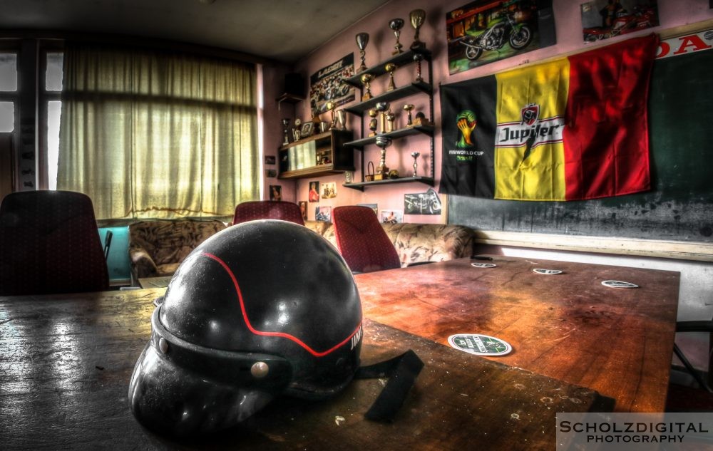 Bikers Club - Clubhaus Motorradclub Urbex - lost place verlassen