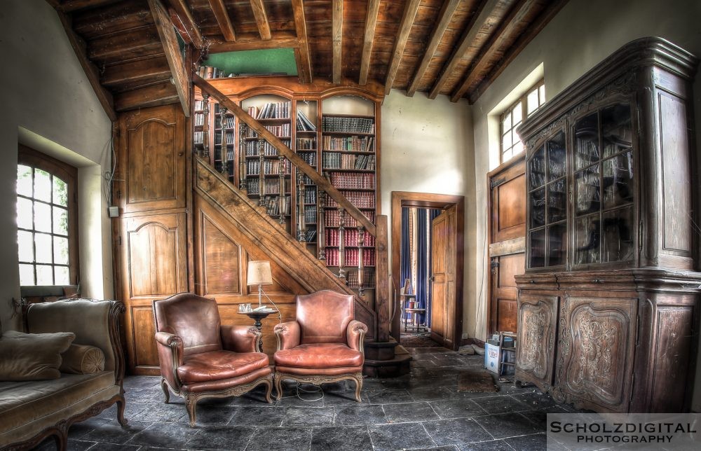 Urbex Lost Place Frankreich Blue Castle Chateau des livres fotorunner abandoned