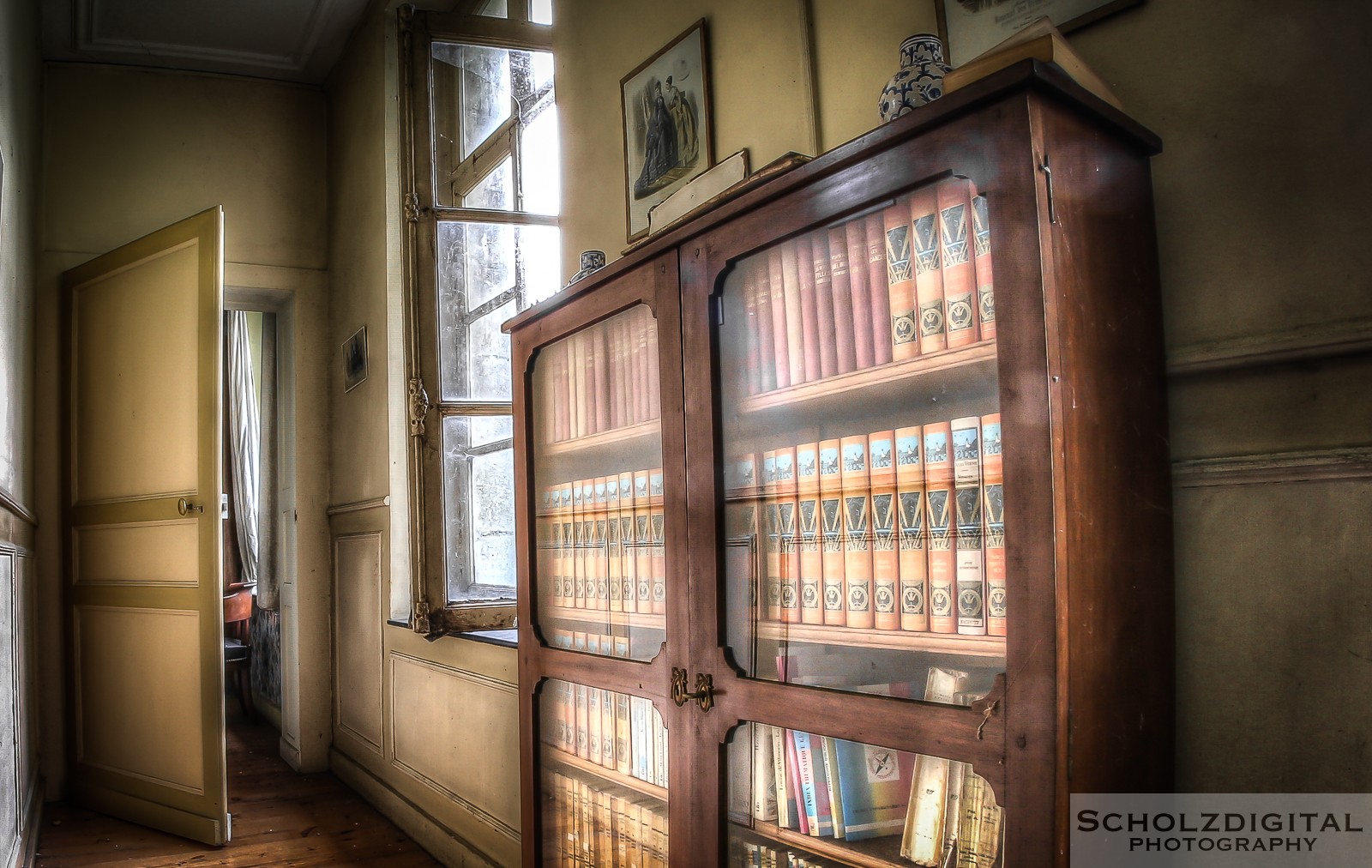 Urbex Lost Place Frankreich Blue Castle Chateau des livres fotorunner abandoned