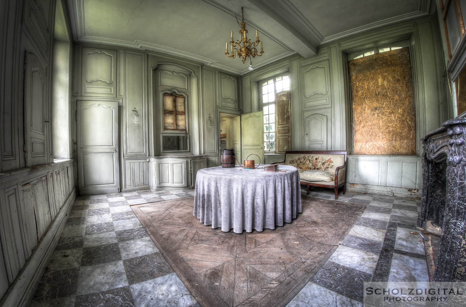 Urbex Lost Place Frankreich Blue Castle Chateau des livres fotorunner abandoned