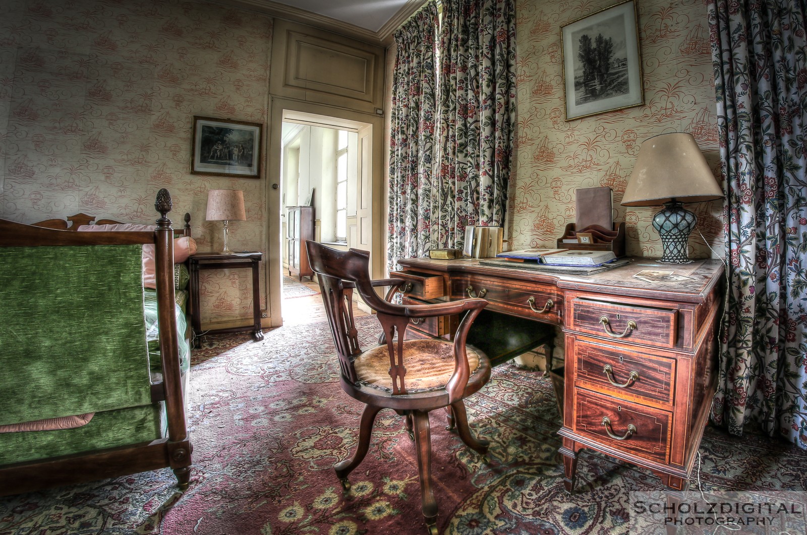 Urbex Lost Place Frankreich Blue Castle Chateau des livres fotorunner abandoned