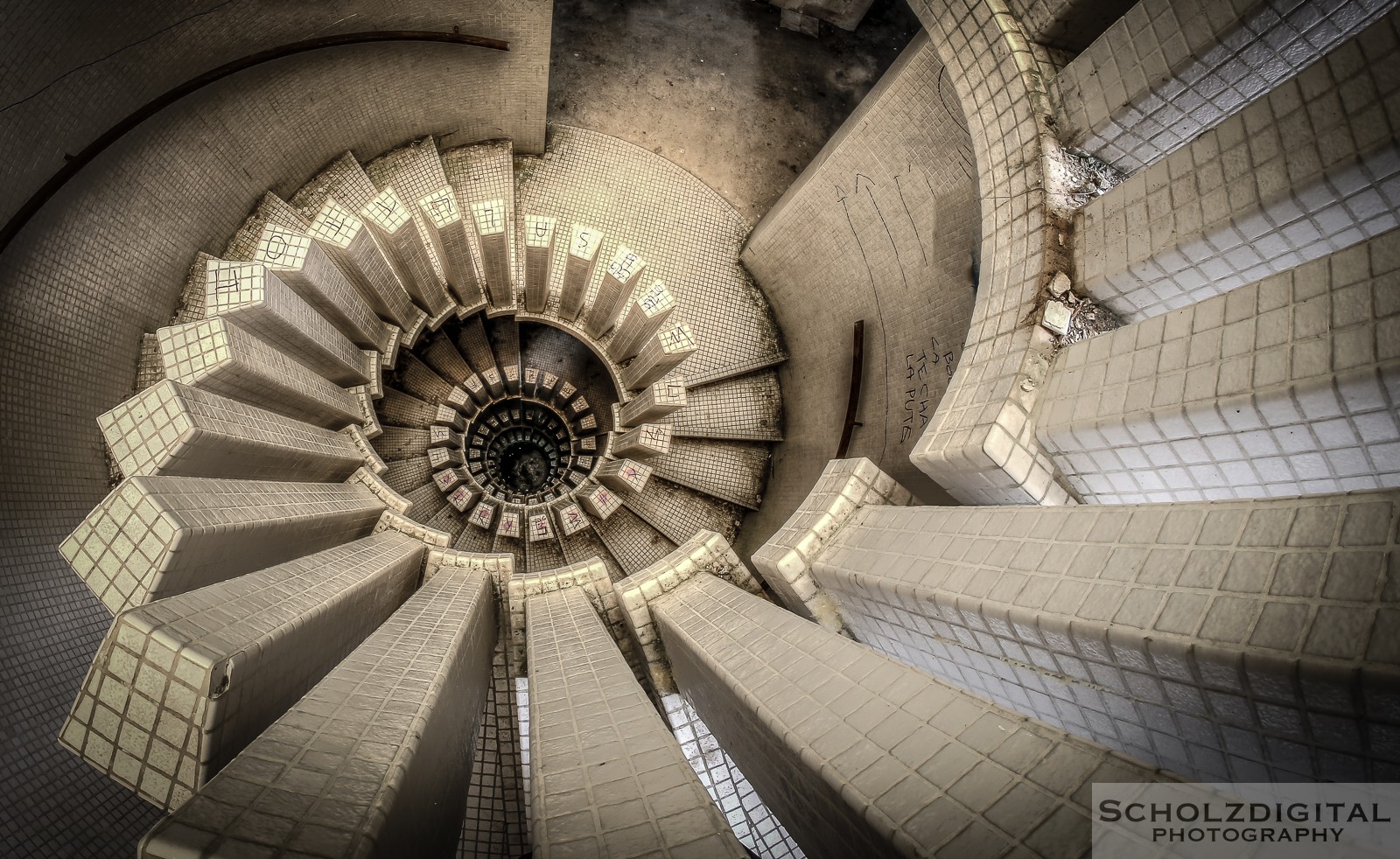 Manoir Colimacon Urbex France Urbex frankreich Lost Place verlassenes Chateau in Frankreich