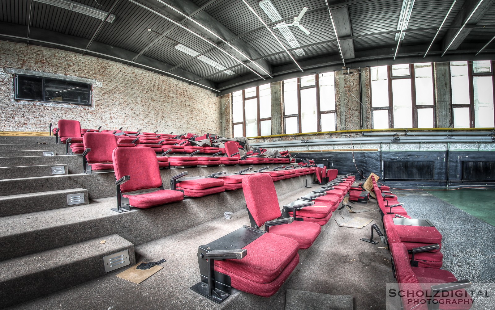 OWL School ein Lost Place in Belgien - verlassene Schule of decay