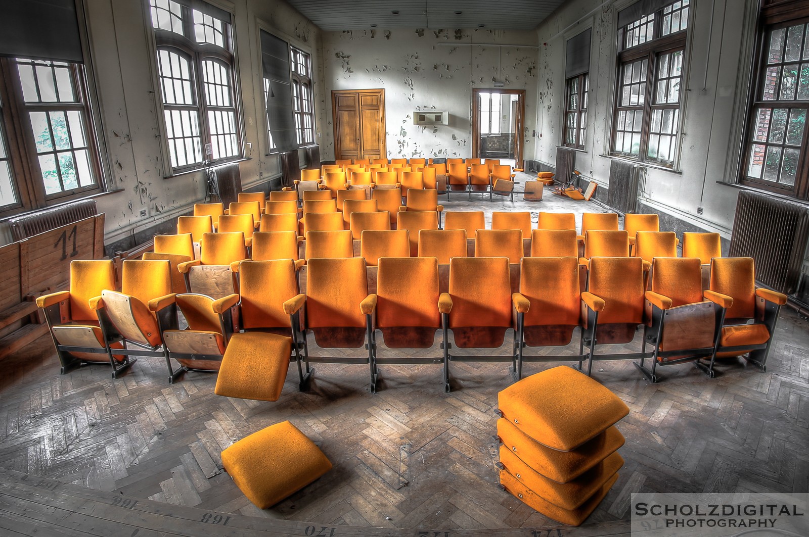 OWL School ein Lost Place in Belgien - verlassene Schule of decay