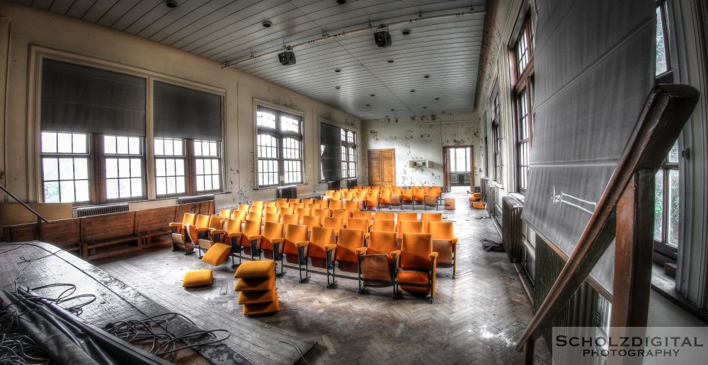 OWL School ein Lost Place in Belgien - verlassene Schule of decay