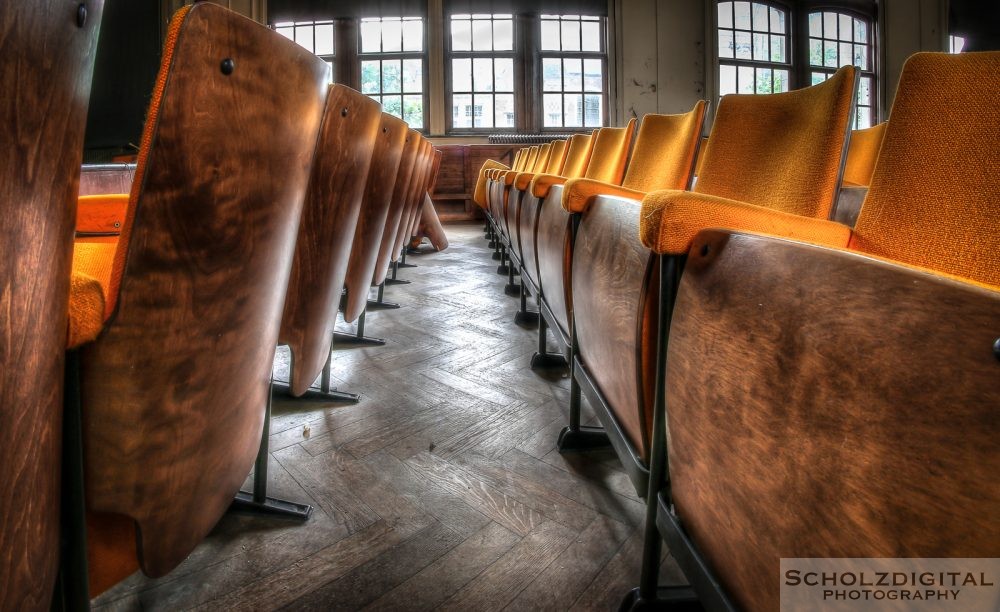 OWL School ein Lost Place in Belgien - verlassene Schule of decay