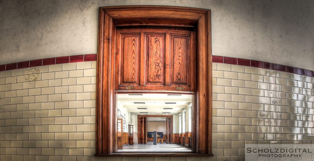 OWL School ein Lost Place in Belgien - verlassene Schule of decay