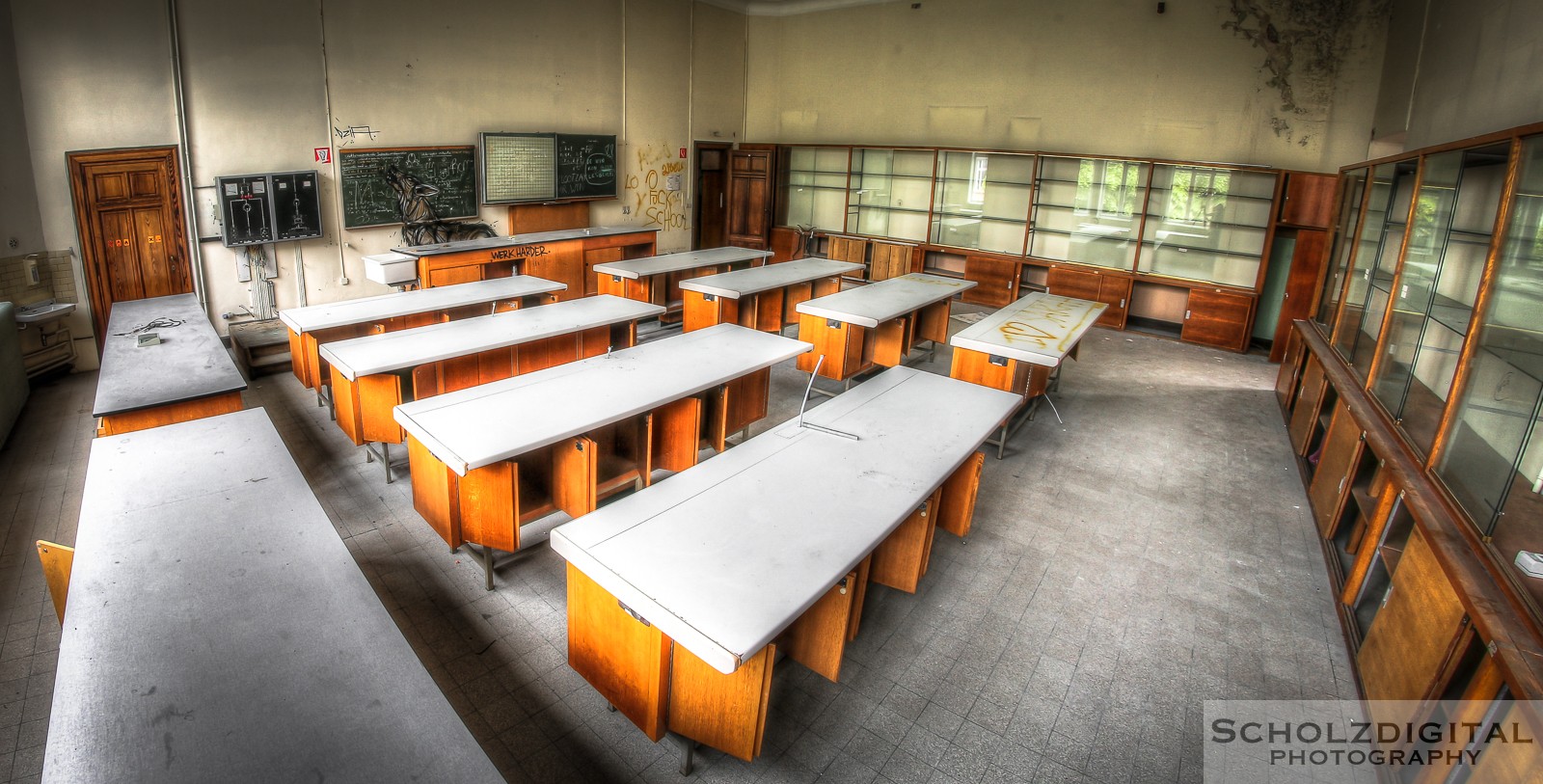 OWL School ein Lost Place in Belgien - verlassene Schule of decay